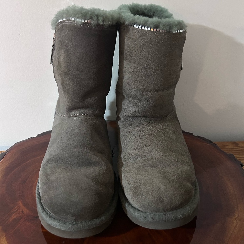 UGGS